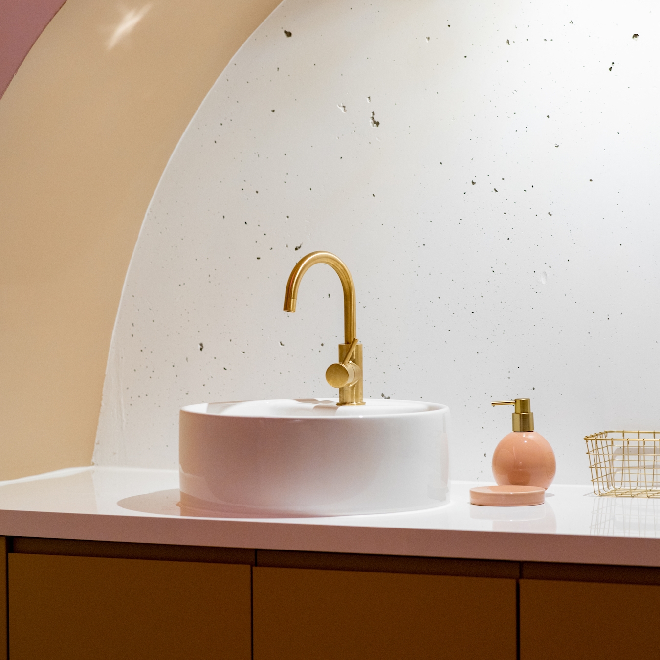 ANGELIQUE DAMOUR - MAISON MAUKA - drainage lymphatique - illustation lavabo